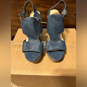 Blue jasmine platform, sandals.